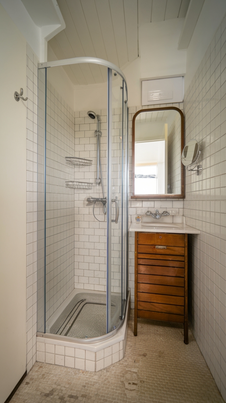 Smart Design Maximizes Small Shower Space